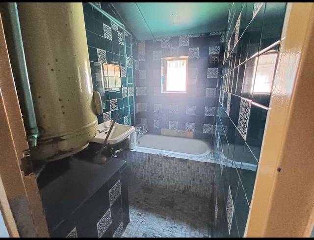 10 BEDROOM HOUSE FOR SALE IN LAUDIUM